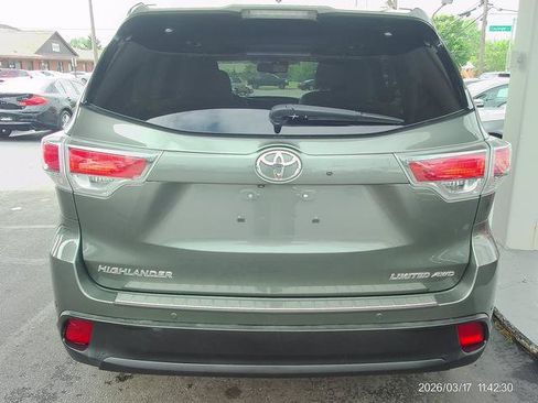Used 2015 Toyota Highlander Limited Platinum AWD/4WD image 4