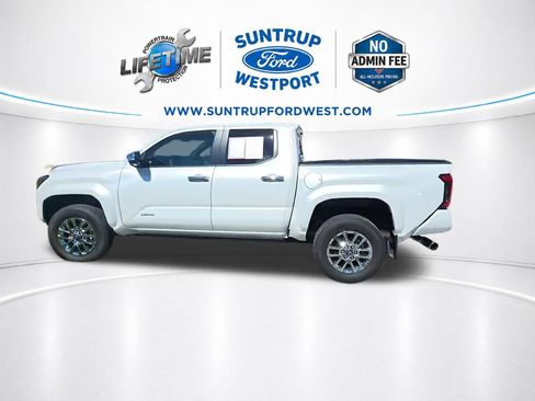 Used 2025 Toyota Tacoma Limited AWD/4WD image 13