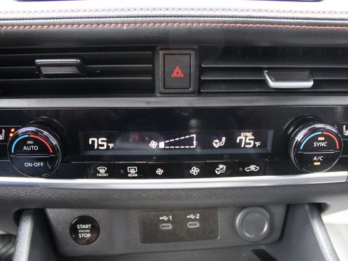 Used 2025 Nissan Rogue SV image 30