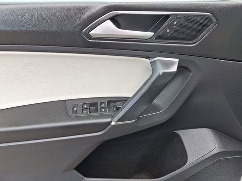 Used 2018 Volkswagen Tiguan SE w/ Panoramic Sunroof Package AWD/4WD image 10