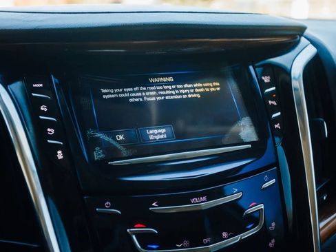 Used 2017 Cadillac Escalade ESV 2WD image 20