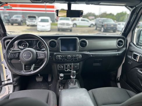Used 2022 Jeep Gladiator Sport image 13