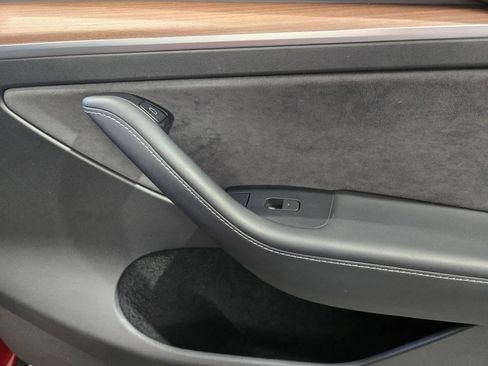 Used 2024 Tesla Model Y 2WD image 6