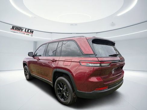 New 2025 Jeep Grand Cherokee Altitude image 5
