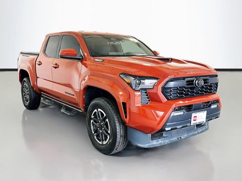 Used 2025 Toyota Tacoma TRD Sport AWD/4WD image 3
