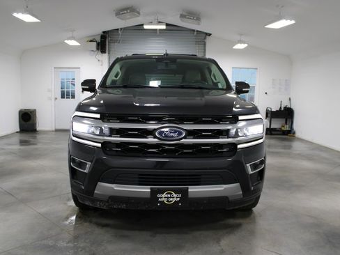 Used 2024 Ford Expedition Limited image 3