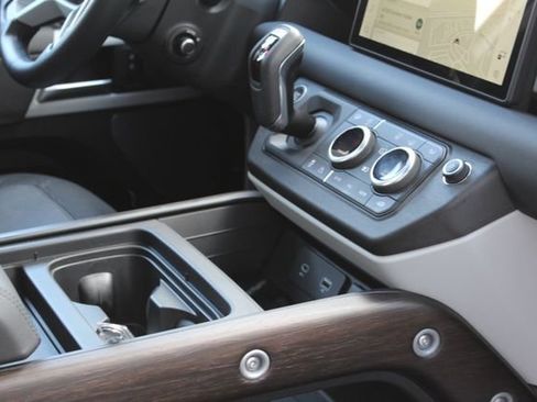 Used 2024 Land Rover Defender 110 X-Dynamic SE image 26