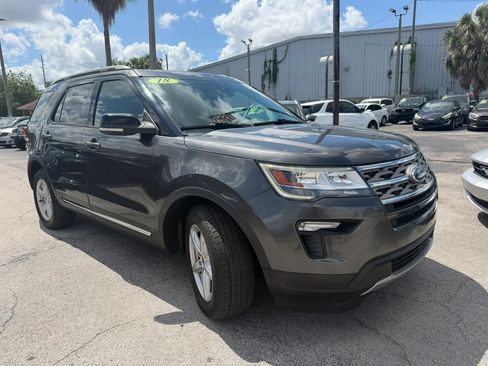 Used 2018 Ford Explorer XLT w/ Equipment Group 201A FWD image 3