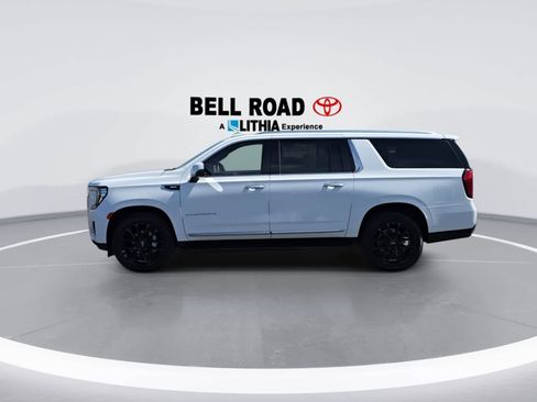 Used 2022 GMC Yukon XL SLT w/ SLT Premium Package AWD/4WD image 5