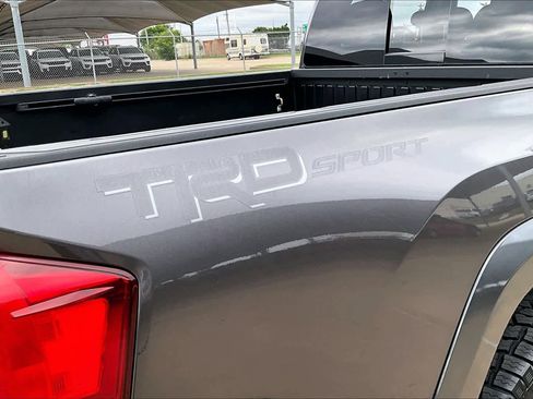 Used 2017 Toyota Tacoma TRD Sport w/ Tow Package RWD image 10