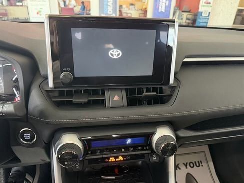 Used 2025 Toyota RAV4 XLE AWD/4WD image 49