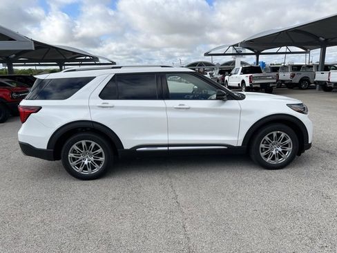 New 2025 Ford Explorer Platinum image 9