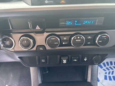 Used 2021 Toyota Tacoma TRD Sport AWD/4WD image 28
