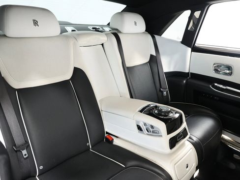 Used 2017 Rolls-Royce Ghost image 98