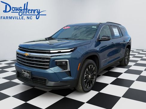 New 2026 Chevrolet Traverse LT w/ Sun and Wheel Package FWD image 1