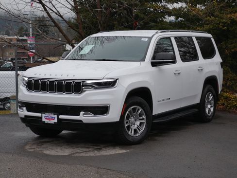 Used 2024 Jeep Wagoneer 4WD image 2