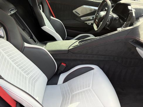 Used 2023 Chevrolet Corvette Stingray Premium Conv w/ Z51 Performance Package RWD image 9