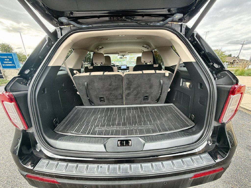 Used 2023 Ford Explorer XLT w/ Equipment Group 202A AWD/4WD image 18