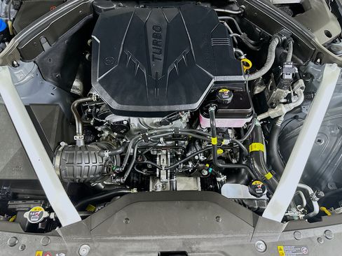 Used 2025 Genesis G70 2.5T RWD image 31