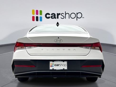 Used 2024 Hyundai Elantra SE FWD image 4