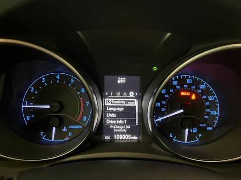 Used 2018 Toyota Corolla iM image 16