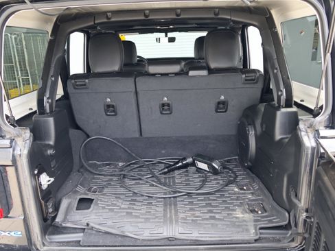 Used 2021 Jeep Wrangler Unlimited Sahara image 37