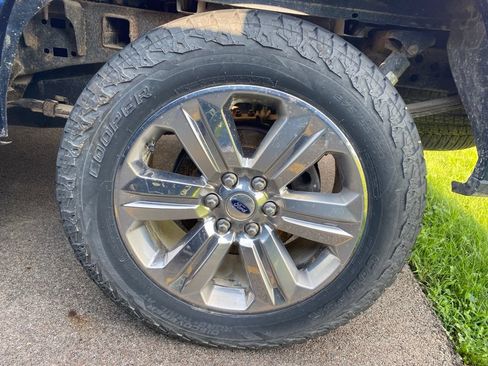 Used 2018 Ford F150 XLT w/ Equipment Group 302A Luxury AWD/4WD image 14