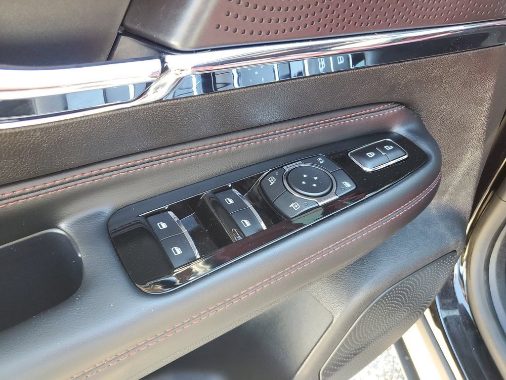 Used 2023 Lincoln Corsair Reserve AWD/4WD image 15