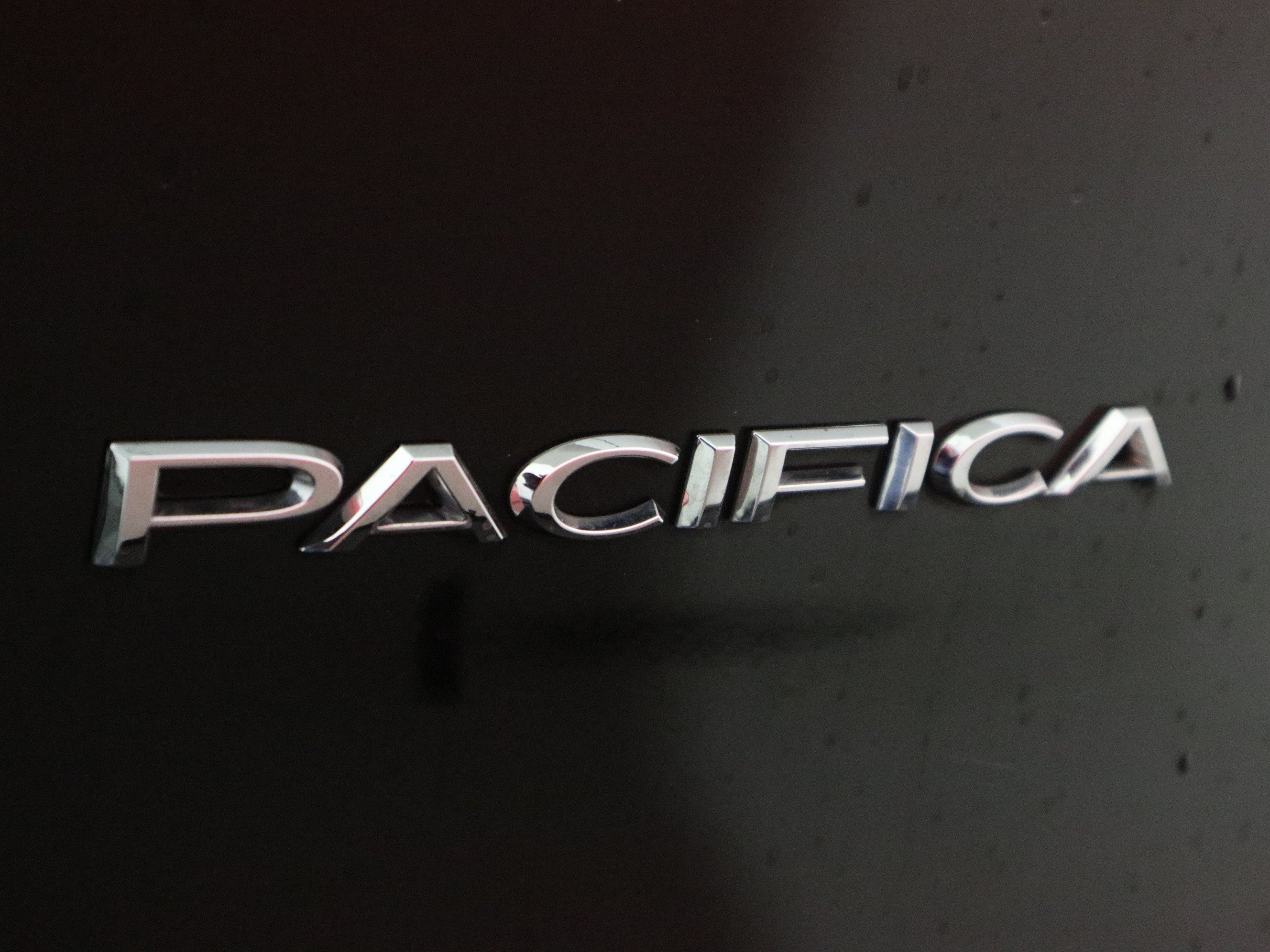 Used 2024 Chrysler Pacifica Touring-L FWD image 37