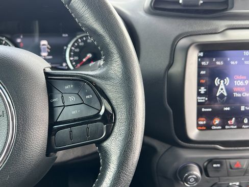 Used 2021 Jeep Renegade Latitude w/ Sun & Sound Group image 38