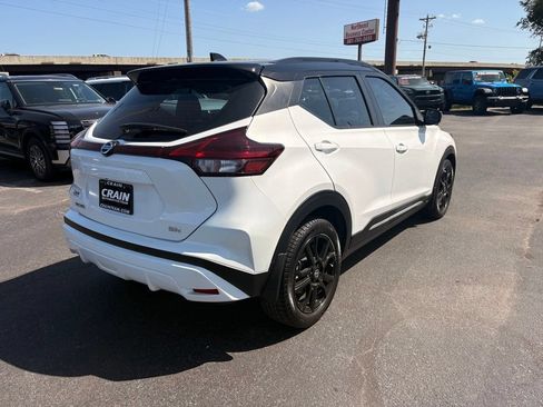 Used 2021 Nissan Kicks SR w/ SR Premium Package FWD image 8