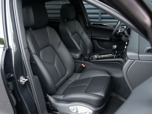 Used 2023 Porsche Macan AWD/4WD image 39