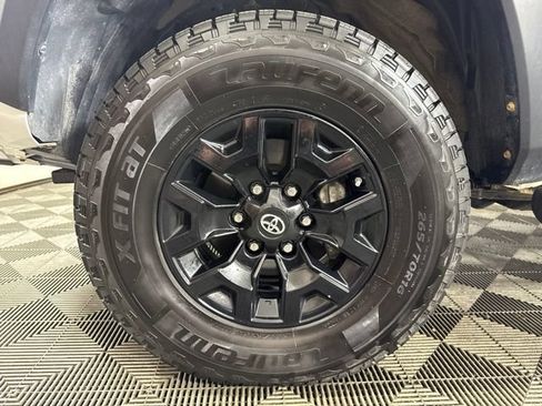 Used 2020 Toyota Tacoma TRD Off-Road w/ Blackout Package AWD/4WD image 10