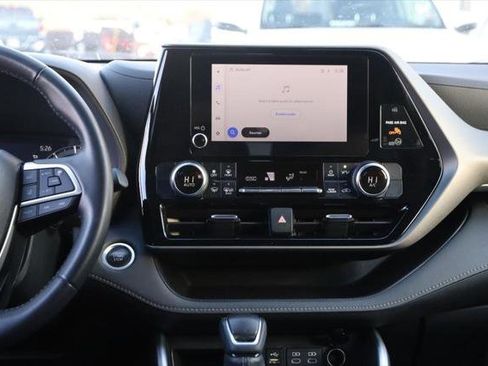 Certified 2024 Toyota Highlander LE image 24