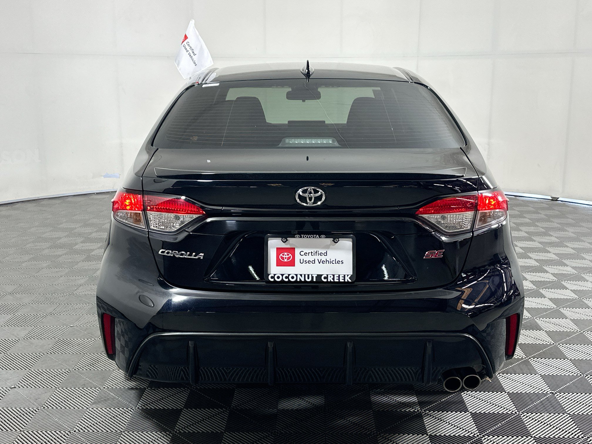 Used 2025 Toyota Corolla SE FWD image 4