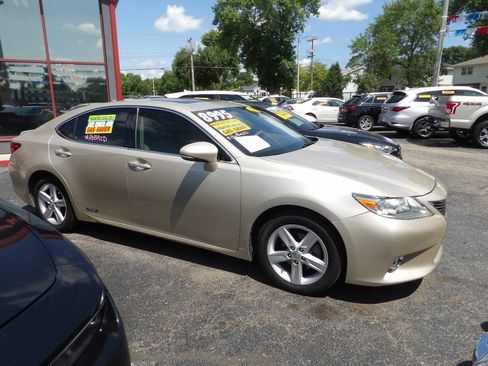 Used 2013 Lexus ES 300h w/ Luxury Pkg FWD image 5