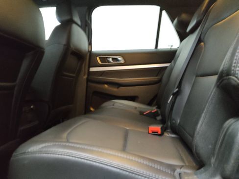 Used 2017 Ford Explorer XLT w/ Equipment Group 202A FWD image 18