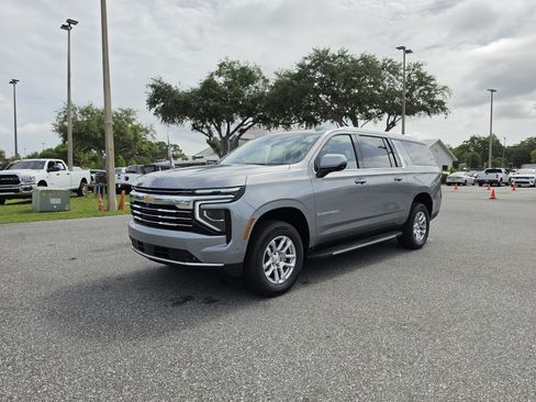 New 2026 Chevrolet Suburban LT w/ Comfort Package AWD/4WD image 11