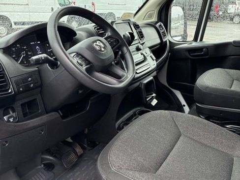Used 2024 RAM ProMaster 2500 w/ Convenience Group FWD image 9