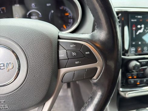 Used 2021 Jeep Grand Cherokee Laredo X AWD/4WD image 19