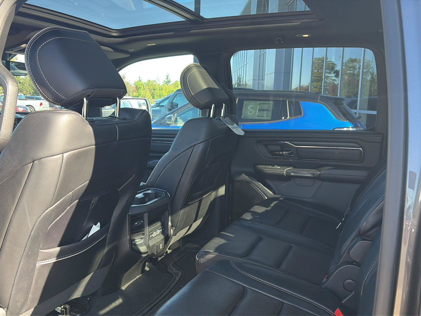 Used 2023 RAM 1500 Limited AWD/4WD image 6