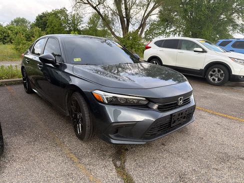 Used 2024 Honda Civic Sport image 3