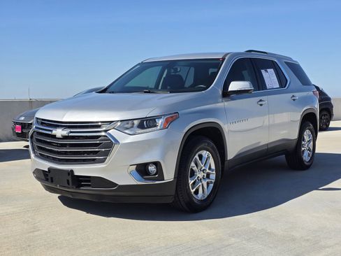 Used 2018 Chevrolet Traverse LT image 2