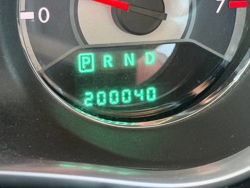 Used 2011 Chrysler 200 Touring FWD image 16