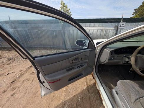 Used 2001 Buick Century Custom w/ Premium Pkg FWD image 22