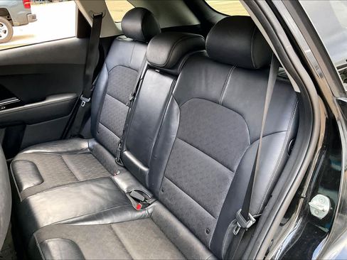 Used 2018 Kia Niro EX FWD image 18