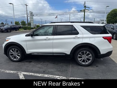 Used 2021 Ford Explorer XLT w/ Equipment Group 202A AWD/4WD image 12