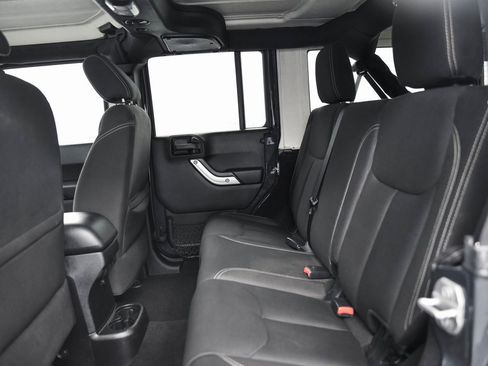 Used 2016 Jeep Wrangler Unlimited Sahara w/ Connectivity Group image 11