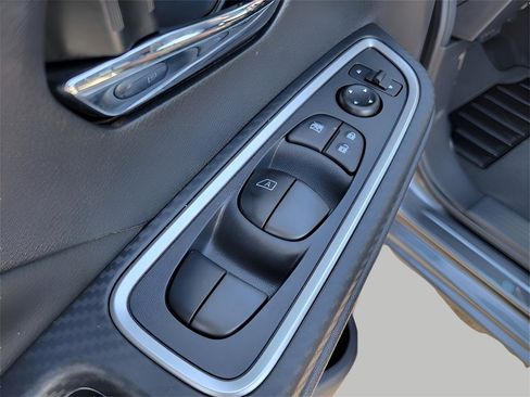 Used 2025 Nissan Versa SR image 10