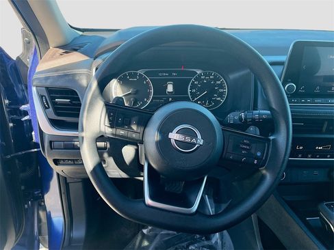 Used 2023 Nissan Rogue SV image 11